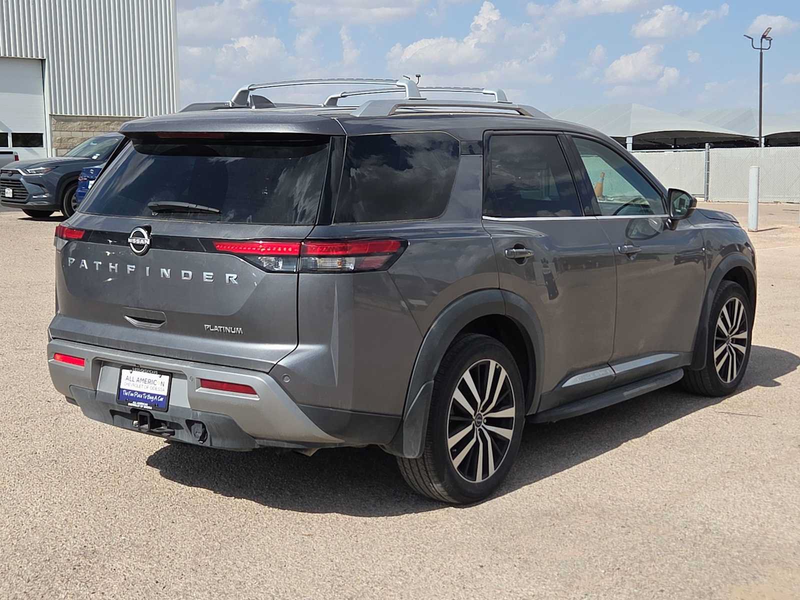 Used 2024 Nissan Pathfinder Platinum FWD image 8