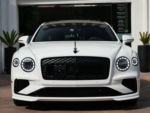 Used 2025 Bentley Flying Spur Plug-In Hybrid AWD/4WD image 10