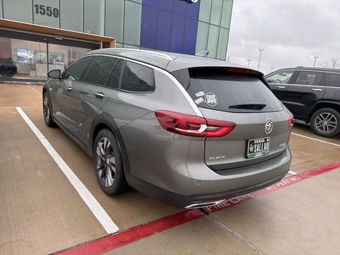 Used 2018 Buick Regal Essence w/ Driver Confidence Package #1 image 5
