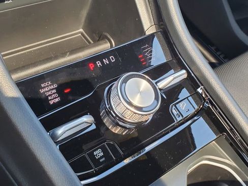 New 2025 Jeep Grand Cherokee Summit image 12