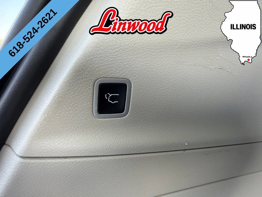 Used 2020 Chrysler Pacifica Touring-L Plus w/ Advanced Safetytec Group FWD image 15