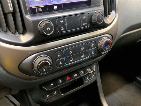 Used 2020 Chevrolet Colorado Z71 AWD/4WD image 17