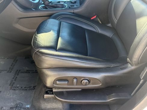 Certified 2022 Chevrolet Traverse LT image 19