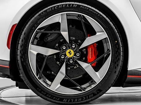 Certified 2025 Ferrari 12Cilindri image 38