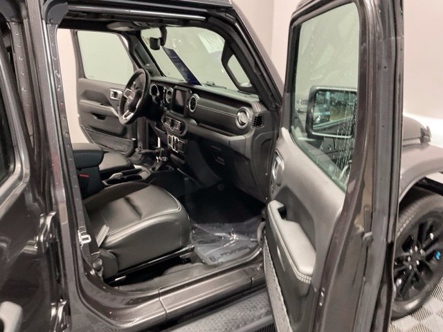 Used 2022 Jeep Wrangler Unlimited Sahara w/ Cold Weather Group AWD/4WD image 23