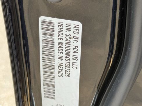 New 2025 Jeep Compass Latitude w/ Sun & Sound Group image 29