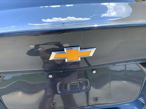 Used 2021 Chevrolet Malibu LT FWD image 33