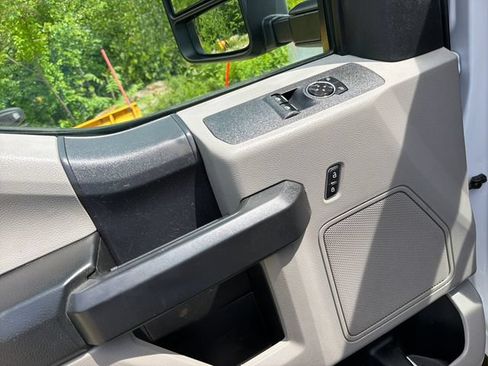Used 2017 Ford F250 XL w/ Power Equipment Group AWD/4WD image 9