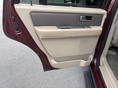 Used 2010 Ford Expedition XLT AWD/4WD image 18