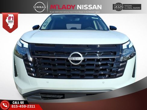 New 2026 Nissan Pathfinder SL image 2