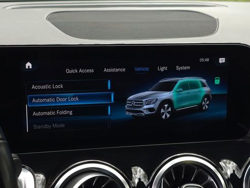 Used 2023 Mercedes-Benz GLB 250 4MATIC w/ Premium Package image 46