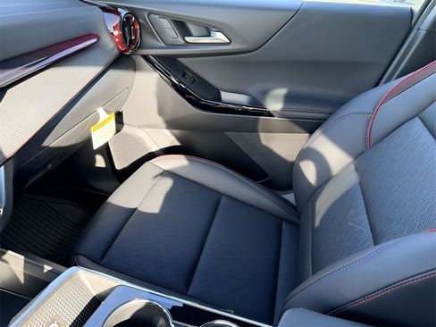 New 2026 Chevrolet Equinox RS w/ LPO, Floor Liner Package image 25