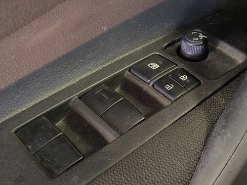 Used 2022 Toyota Corolla LE FWD image 27