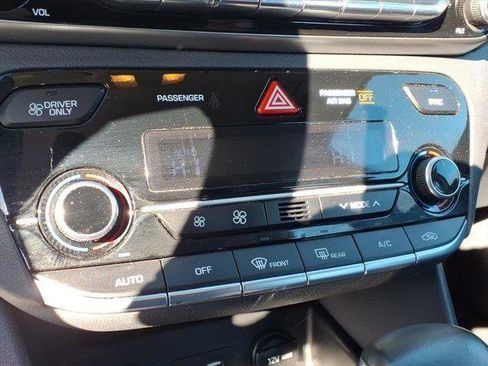 Used 2019 Hyundai Ioniq Plug-In Hybrid image 25