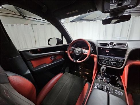 Used 2022 Bentley Bentayga image 15