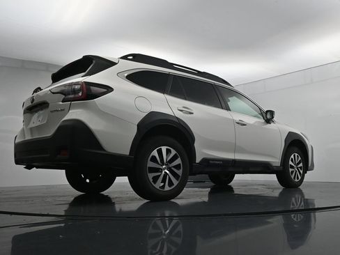Used 2024 Subaru Outback Premium AWD/4WD image 23