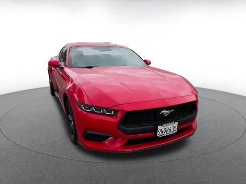 Used 2024 Ford Mustang Premium image 3