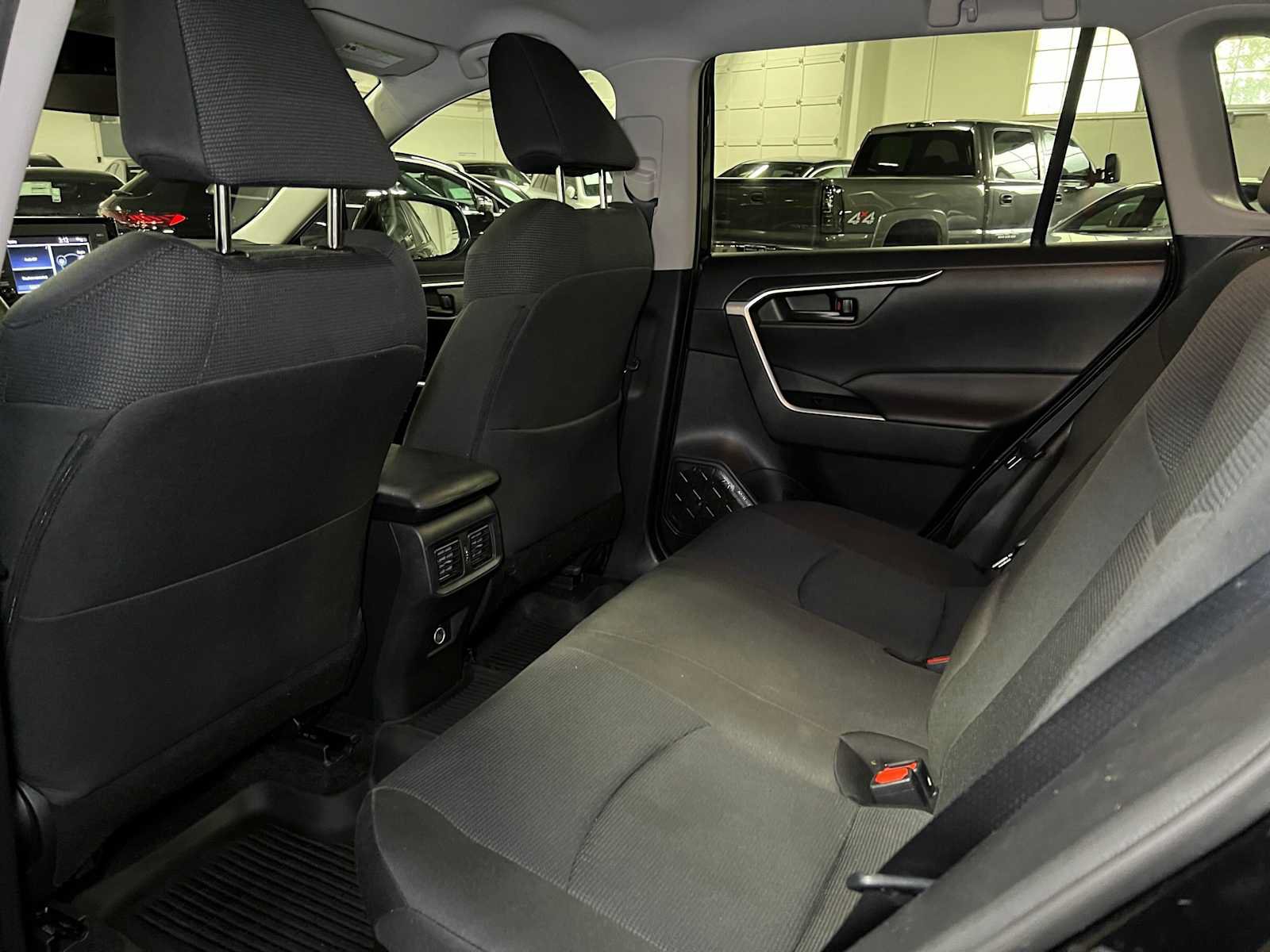 Used 2021 Toyota RAV4 LE AWD/4WD image 18