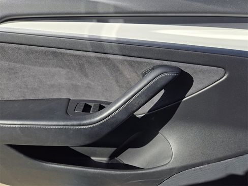 Used 2021 Tesla Model 3 Standard Range Plus image 17