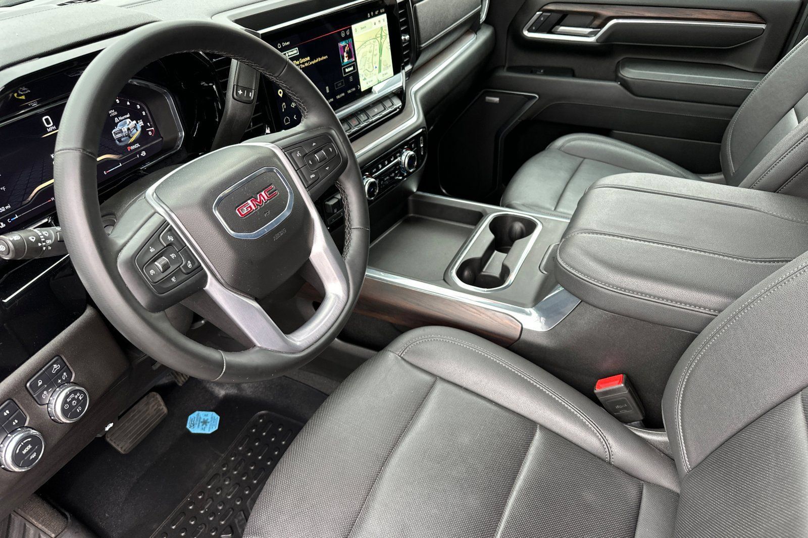Used 2025 GMC Sierra 2500 SLT w/ SLT Premium Package AWD/4WD image 10