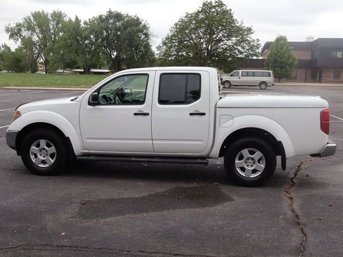 Used 2006 Nissan Frontier SE w/ (P01) Power Pkg AWD/4WD image 9