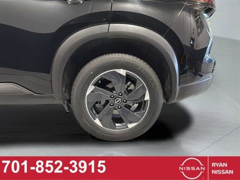 Certified 2025 Nissan Rogue SV image 22