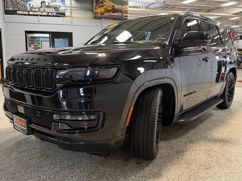 Used 2023 Jeep Wagoneer Series II w/ Convenience Group I AWD/4WD image 3