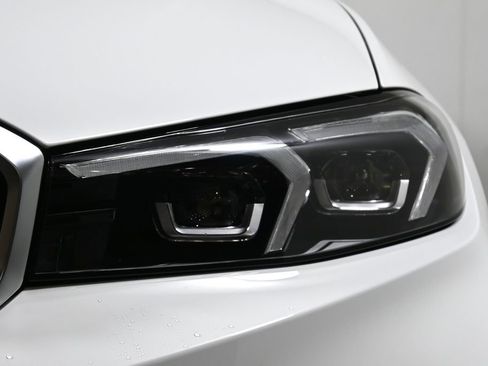 New 2026 BMW 330i xDrive Sedan w/ Convenience Package AWD/4WD image 11