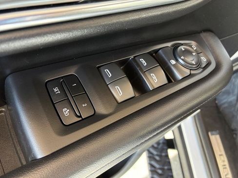 Used 2021 Chevrolet Tahoe Z71 image 11