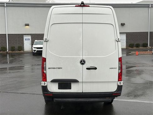 Used 2021 Mercedes-Benz Sprinter 2500 image 5
