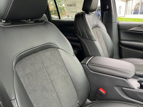 New 2025 Jeep Grand Cherokee L Altitude image 42