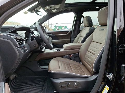 New 2026 GMC Acadia Denali Ultimate w/ LPO, Floor Liner Package image 10