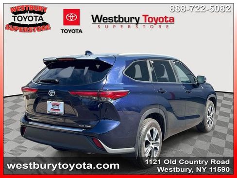 Used 2023 Toyota Highlander XLE AWD/4WD image 6