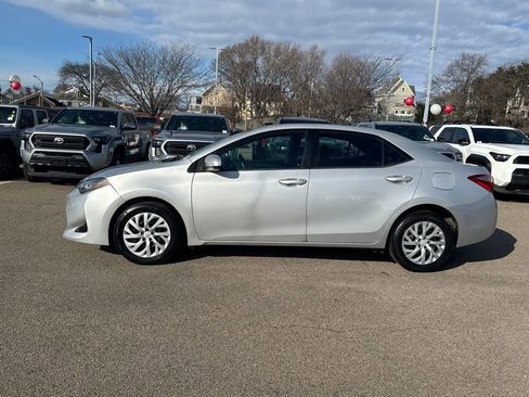 Used 2017 Toyota Corolla LE image 4
