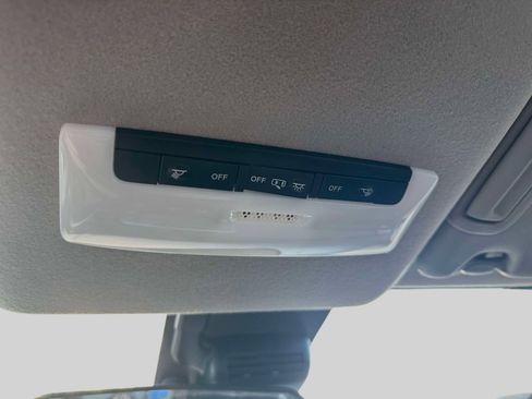 Used 2025 Nissan Versa S w/ Trunk Package image 29