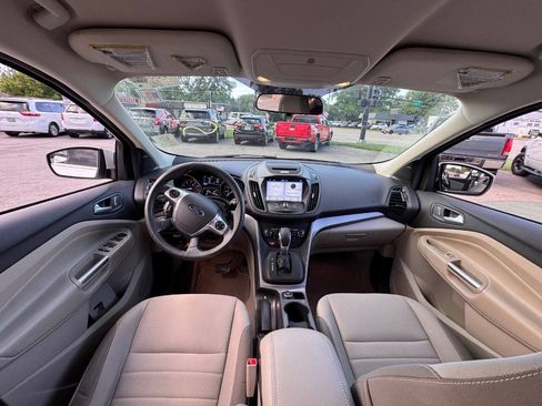 Used 2016 Ford Escape SE w/ Equipment Group 201A FWD image 11