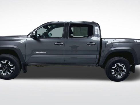 Certified 2023 Toyota Tacoma TRD Off-Road AWD/4WD image 21