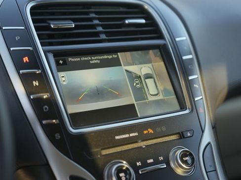 Used 2018 Lincoln MKX Reserve w/ Driver Assistance Package image 27