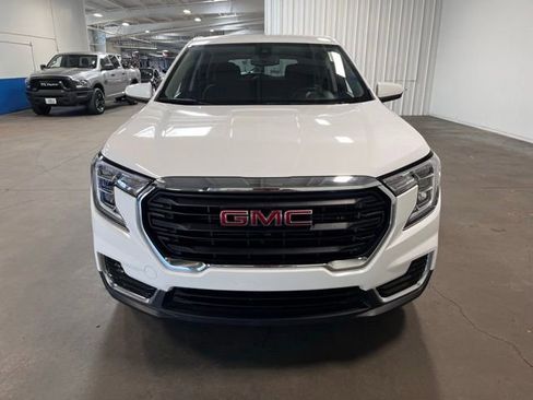 Used 2024 GMC Terrain SLE FWD image 8