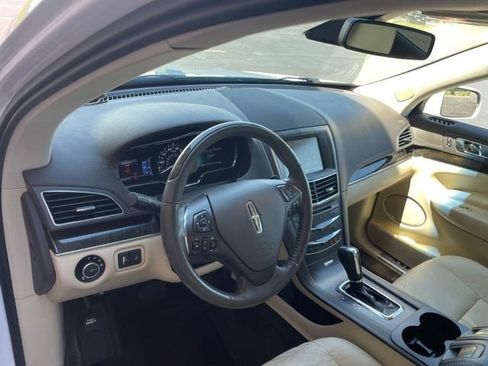 Used 2014 Lincoln MKT FWD image 22