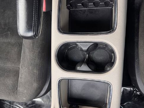 Used 2016 Dodge Grand Caravan SXT image 23