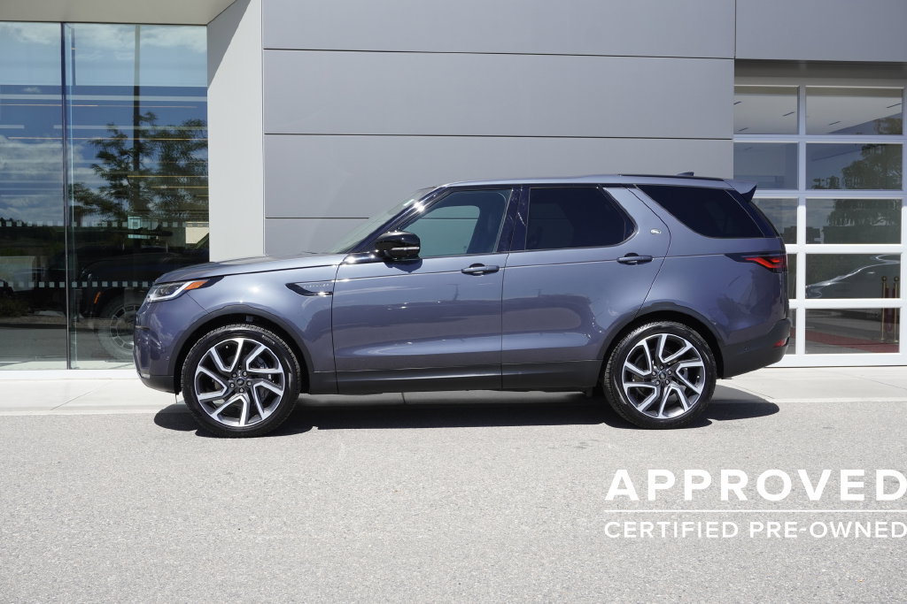 Used 2025 Land Rover Discovery S AWD/4WD image 8