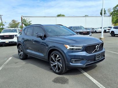 Used 2022 Volvo XC40 T5 R-Design w/ Climate Package