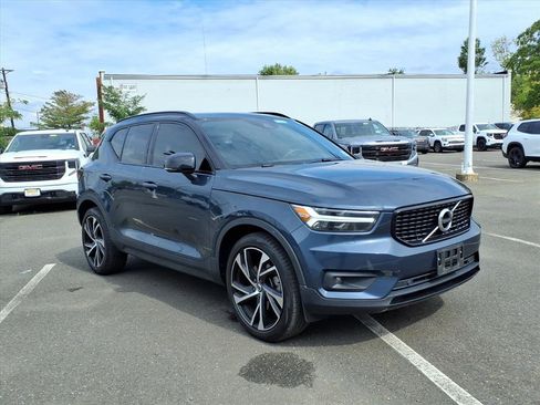 Used 2022 Volvo XC40 T5 R-Design w/ Climate Package image 1
