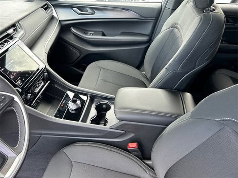 New 2025 Jeep Grand Cherokee Laredo X w/ Luxury Tech Group I image 8