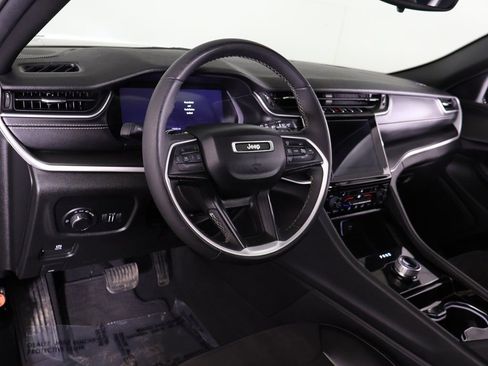 Used 2023 Jeep Grand Cherokee Altitude image 28