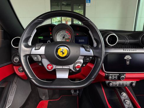 Used 2020 Ferrari Portofino image 40