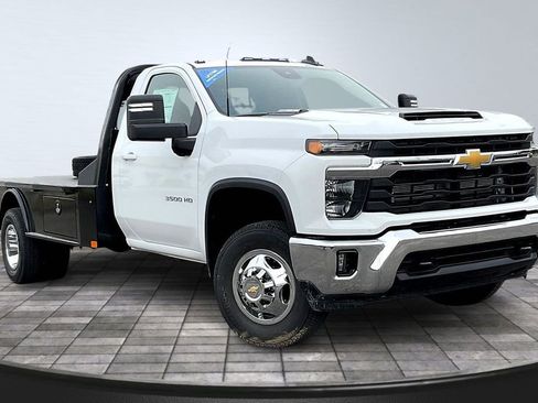 New 2026 Chevrolet Silverado 3500 LT w/ Convenience Package AWD/4WD image 2