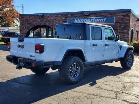 Used 2023 Jeep Gladiator Sport image 3
