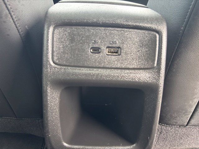 Used 2024 Chevrolet Trax RS w/ Sunroof Package FWD image 29